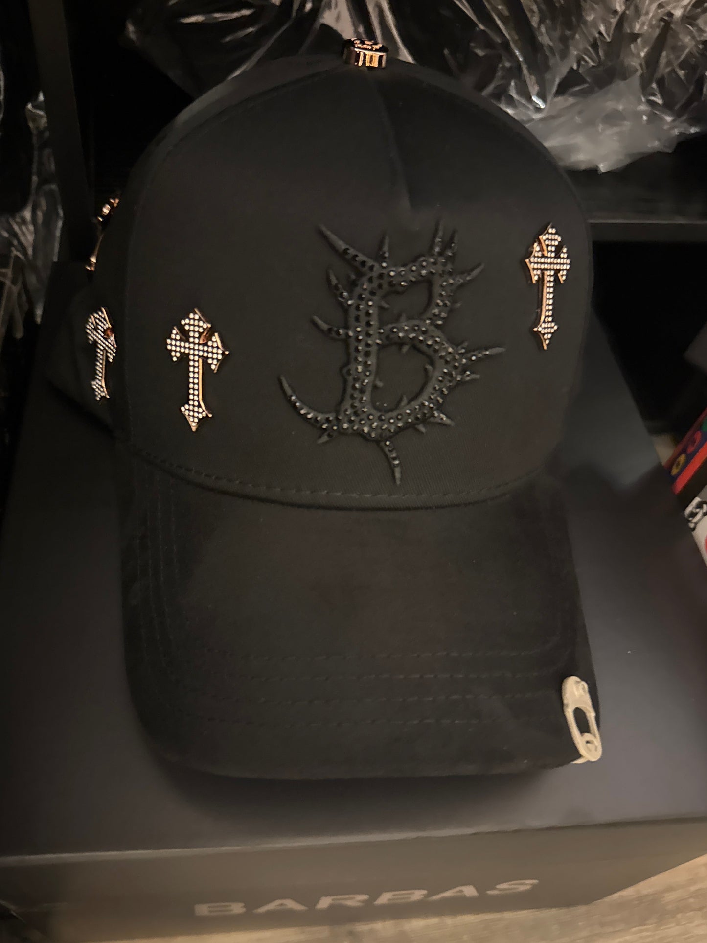 B CROSS BARBAS HATS no caja no pin